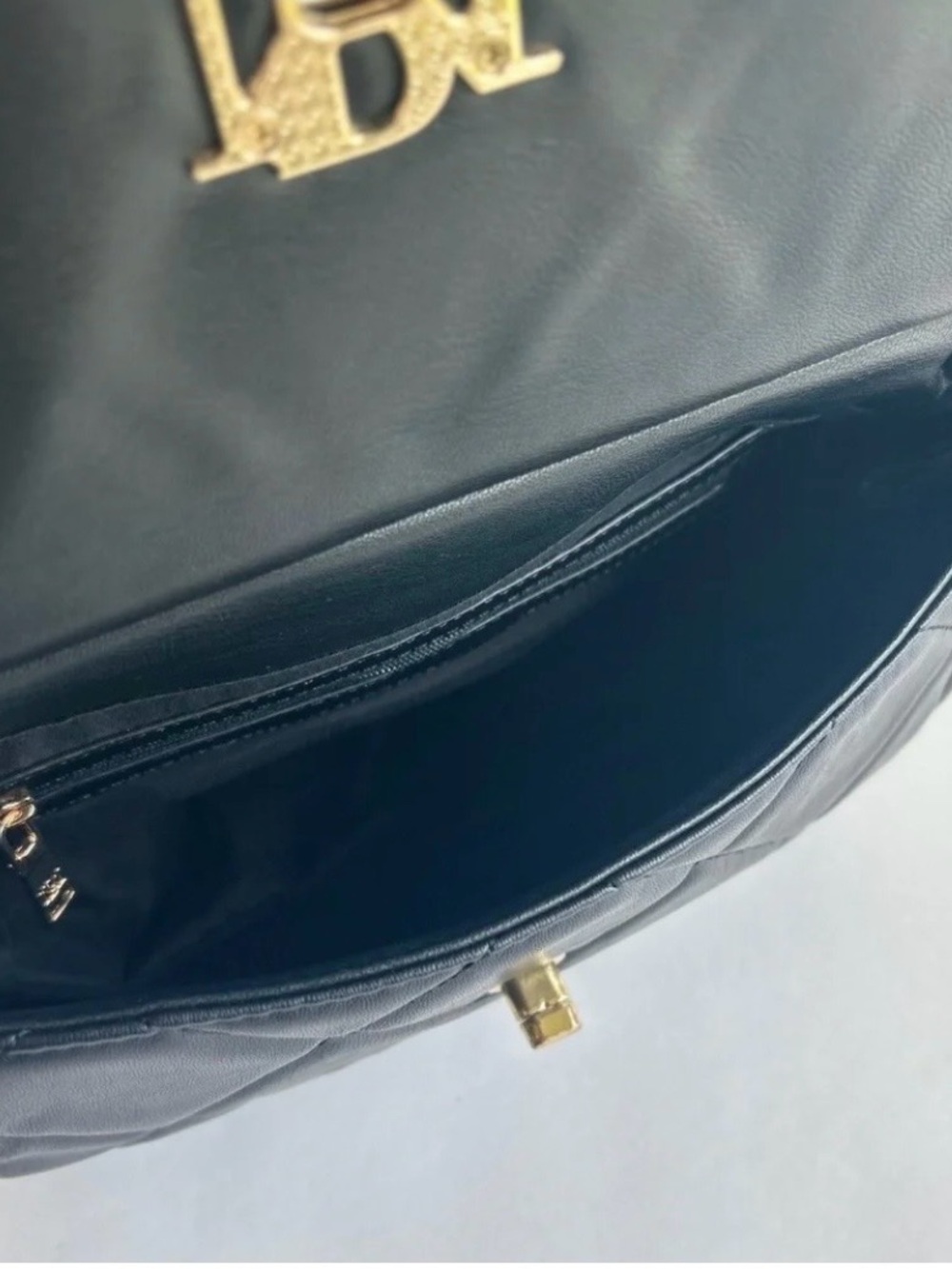Bradgley Mischka Black Leather Quilted Handbag. - Picture 9 of 13